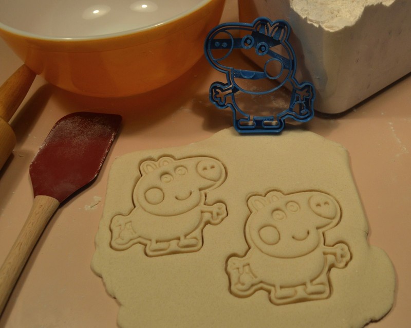 PEPPA PIG FAMILY AND FRIENDS KIDS CARTOON SET OF 9 COOKIE CUTTERS USA PR1550 gallery