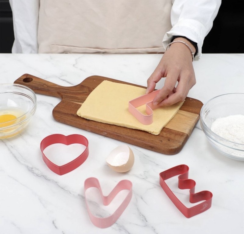 CWC Cook With Color Set Of 4 cookie cutters Red NEW gallery