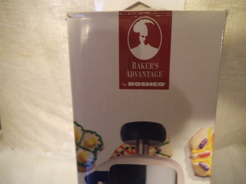 NEW BAKERS ADVANTAGE/ ROSHCO 20 DISCS COOKIE PRESS & 6 DECORATING TIPS 1 HANDED gallery