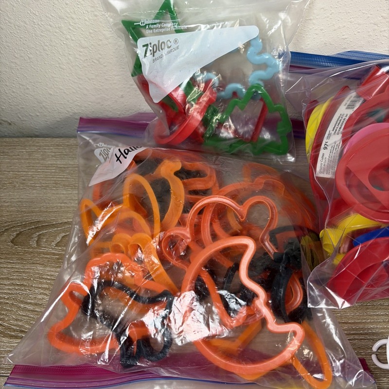HUGE Lot of over 150 Plastic & Aluminum Metal Cookie Cutters Seasonal Everyday gallery
