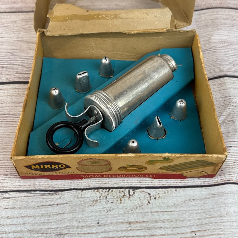 Vintage Mirro 360 Decorator Set Piping Tub 6 Tips Icing