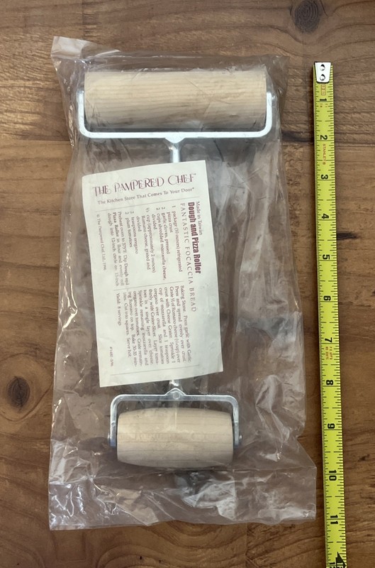 Pampered Chef 1480 Wood Dough and Pizza Roller Original Style NEW OLD STOCK gallery