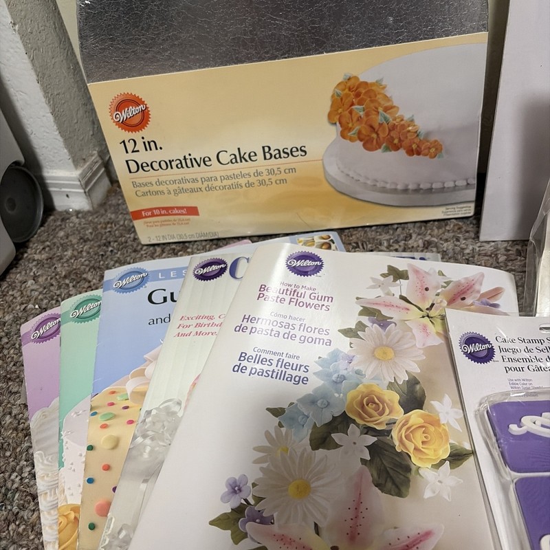 Wilton Baking Accessories Lot/Books Gift Set gallery