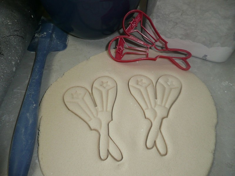 MARACAS WITH PUERTO RICAN FLAG CARIBBEAN MUSIC SHAKERS COOKIE CUTTER USA PR3755 gallery