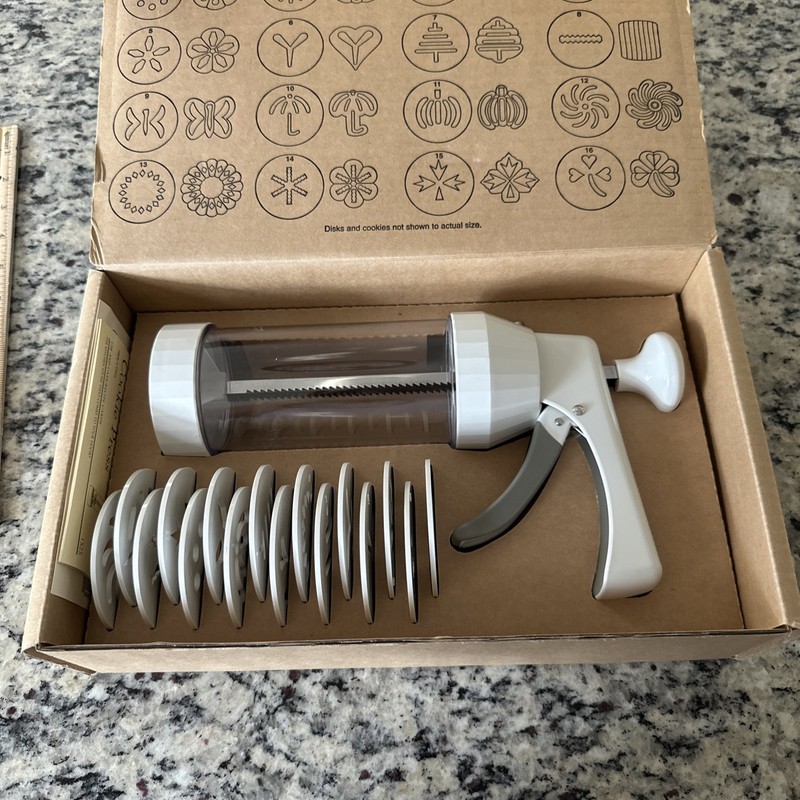 The Pampered Chef #1525 Cookie Press, Original Box - Never Used-Complete 16 DISK gallery