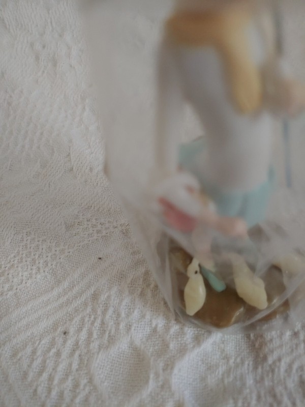 Unused In Package 1973 Girl Umbrella Ducks Geese Basket Wilton 1306-605 Hong Kon gallery