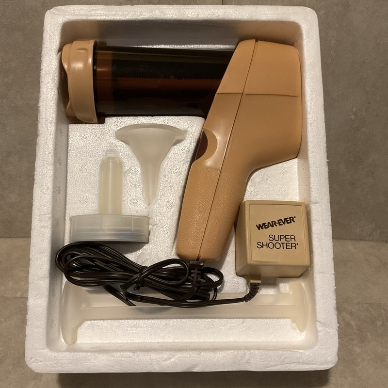 Vintage Wear-Ever Super Shooter Electric Cookie Press 70123 w/ 9 Discs - READ gallery