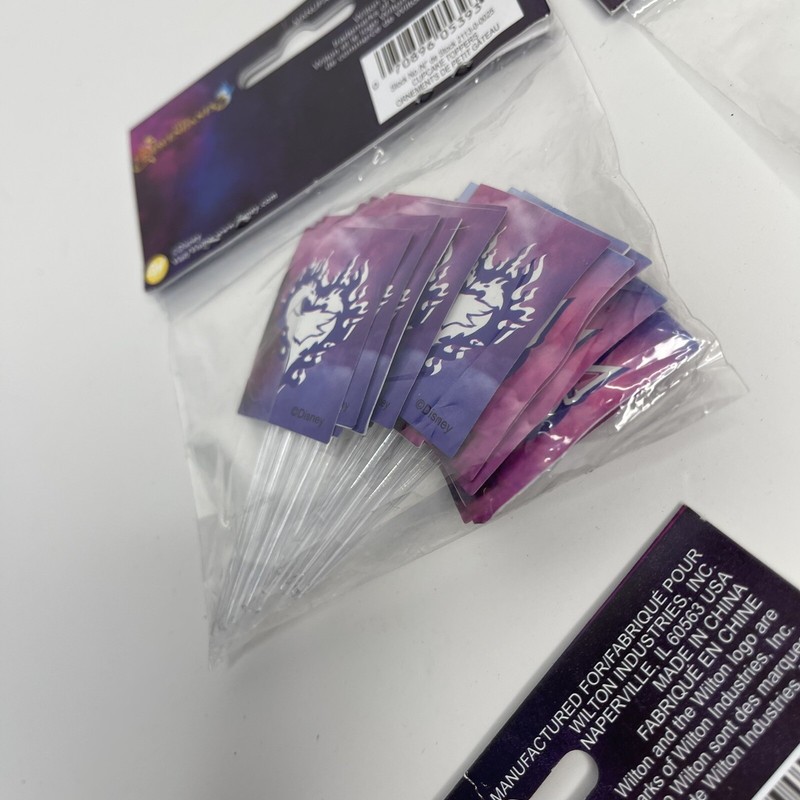 4 Disney DESCENDANTS 3 Wilton Fun Pix 24 Ct. Cupcake Toppers NEW 96 Total gallery