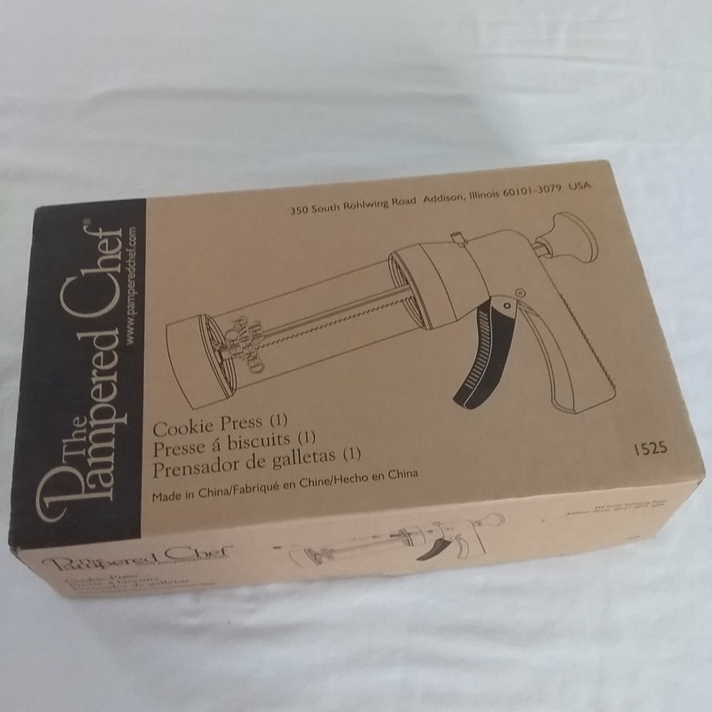 The Pampered Chef 1525 Cookie Press in Box with 16 Discs User Guide Recipe Cards