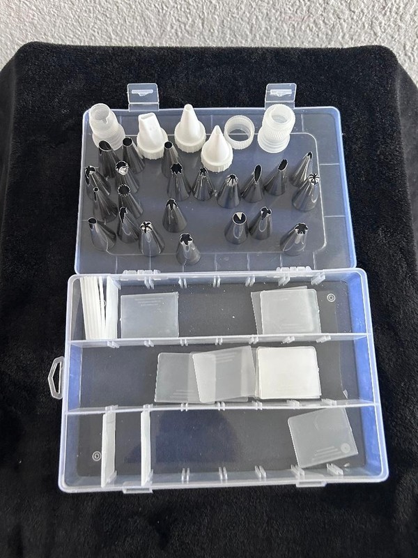 Cake Piping Tip Set with Organizing Storage Container