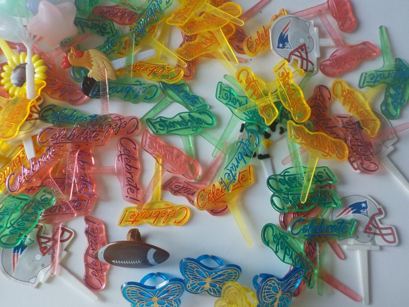95 Lot Cupcake Toppers Picks Celebrate Football Butterfly Rings Patriots Animals gallery