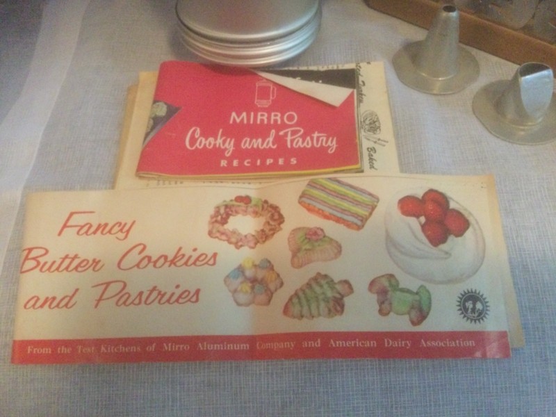 VTG 1950 Mirro Cookie Press Pastry Press#358AM Complete Box Recipes Discs/Pastry gallery