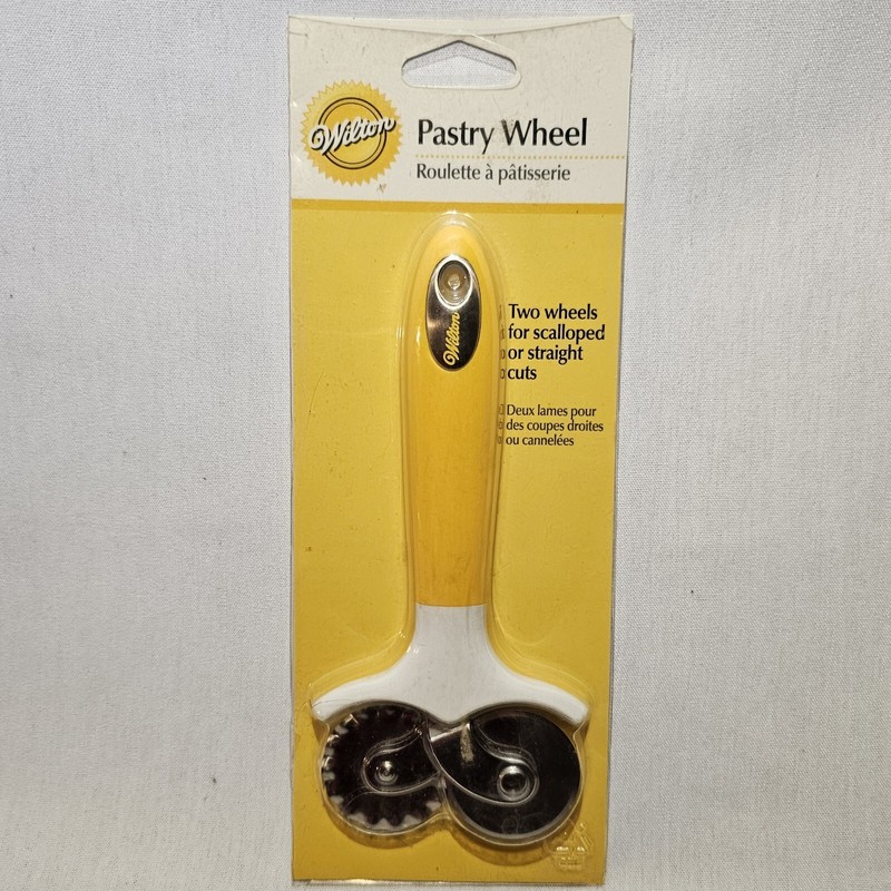 Vintage 2008 Wilton Roulette Dual Blades Pastry Wheel 5″ Handle 2103-355