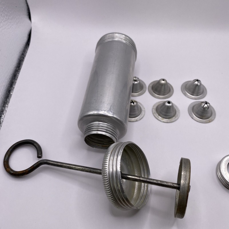 Vintage Aluminum Metal Cookie Food Cake Press 6 Decorative Tips gallery