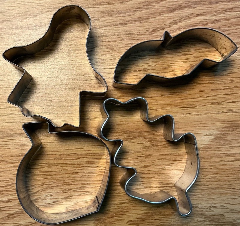 Lot of 21 Metal Cookie Cutter Fall Acorns Oak & Maple Leaves Moon Ghost Bat++ gallery