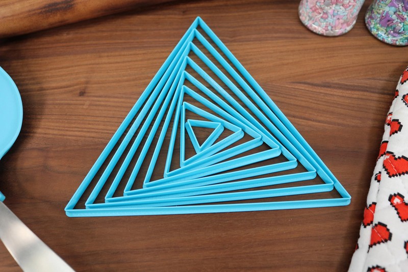 XL Triangle Cookie Cutters - 8in Through 1in Concentric Cutter gallery
