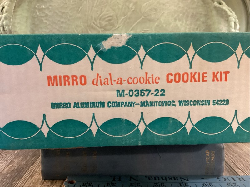 Vintage Mirro DIAL-A-COOKIE Aluminum Cookie Press Kit in Box Retro Brady Mid Mod gallery