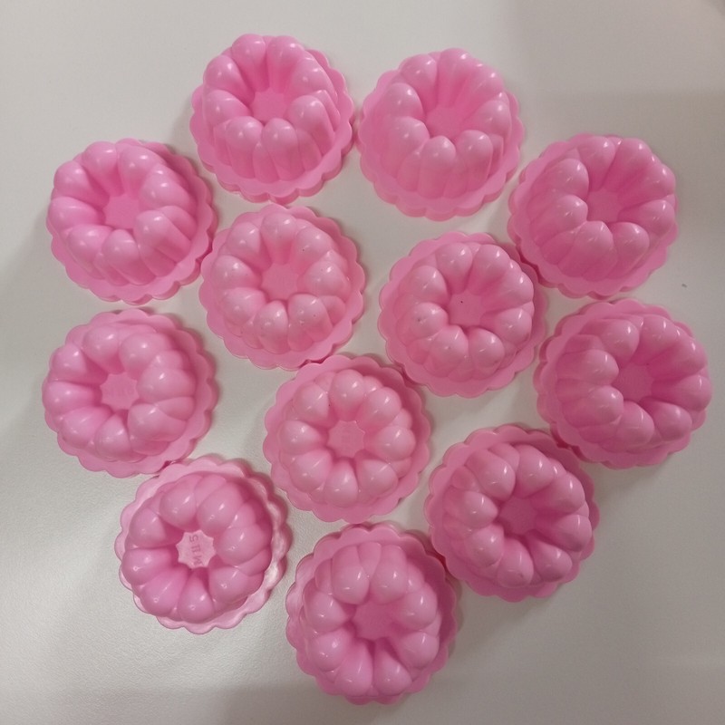 Thread Shape Baking Jelly Mould Non-Stick Silicone Pudding Cupcake Mould 12pc gallery