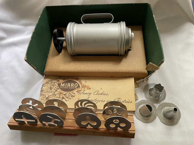 Vintage Cookie and Pastry Press – No. 358 AM