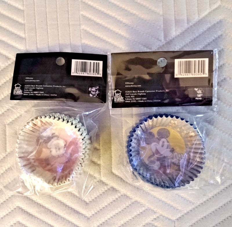 MICKEY MOUSE & MINNIE MOUSE - DISNEY CUPCAKE LINERS (2packs/100 each style) gallery