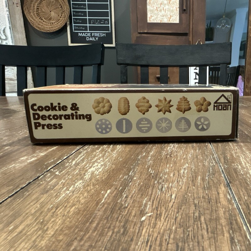 Vintage 1979 Hoan Cookie Press with Discs & Tips, Beige Brown Plastic Aluminum gallery