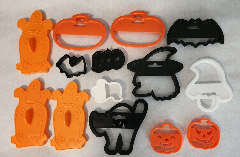 Vintage 1980's Wilton Halloween Cookie Cutters Asst Lot / Set of 14 - Excellent gallery