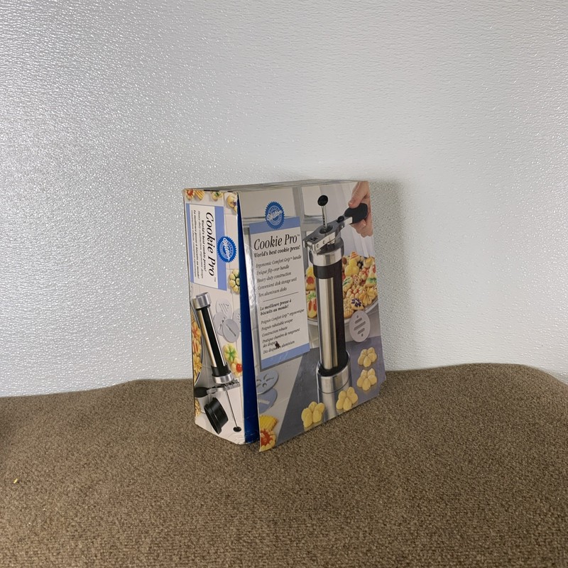 Wilton Cookie Pro Press W/10 Decorating Disks Comfort Grip New Open Box gallery
