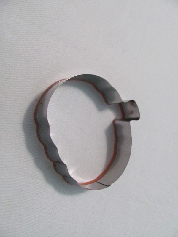 NWOT PUMPKIN SHAPED METAL COOKIE CUTTER gallery