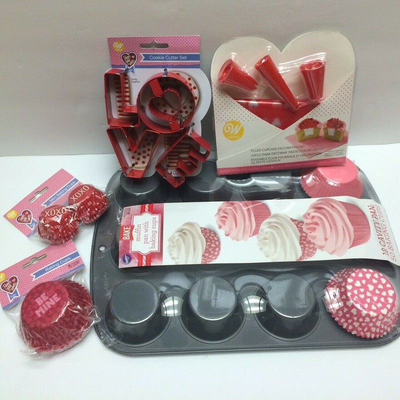 Wilton Cupcake Baking Set Cookie Cutter Decorating Supply Valentine Love Heart