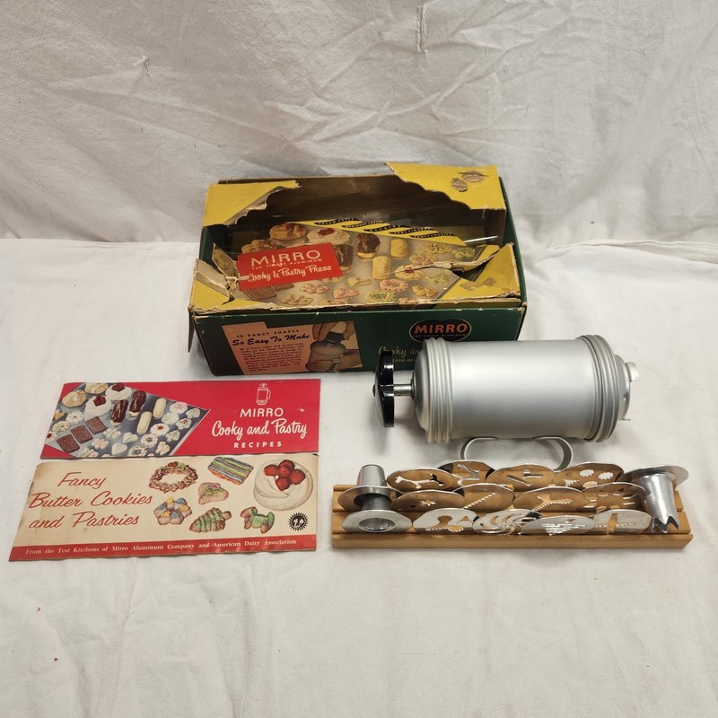 Vtg 1950’s MIRRO Aluminum Cooky & Pastry Press #358-AM W/Original Box , Booklets