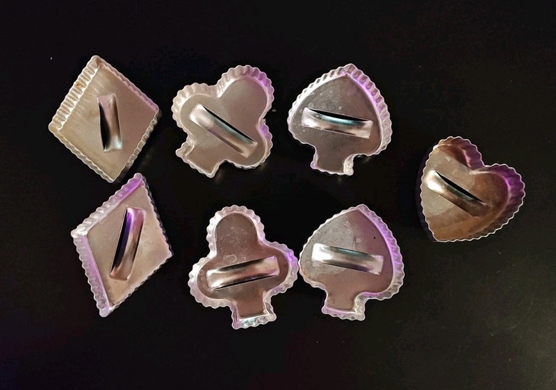7 Vtg Aluminum Cookie Cutters Playing Card Bridge Suits Heart Spade Club Diamond gallery