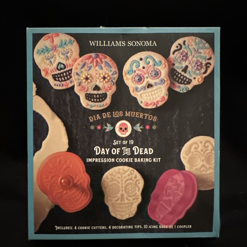 Williams Sonoma Halloween Day of the Dead Skull Cookie Cutters & Decorating Kit