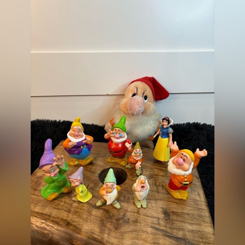 Snow White & 7 Dwarfs Set Hard Plastic + Plush Grumpy Disney Cake Toppers Lot gallery