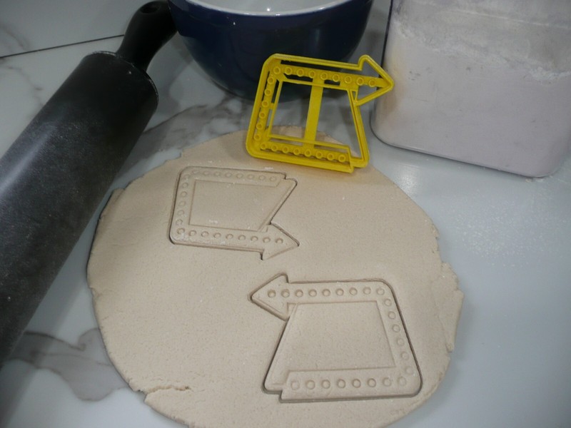 RETRO NEON ARROW SIGN COOKIE CUTTER MADE IN USA PR5515 gallery