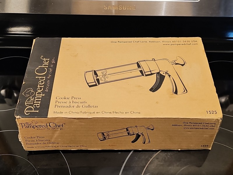 The Pampered Chef 1525 Spritz Cookie Press with 16 Discs Retired Original Box gallery