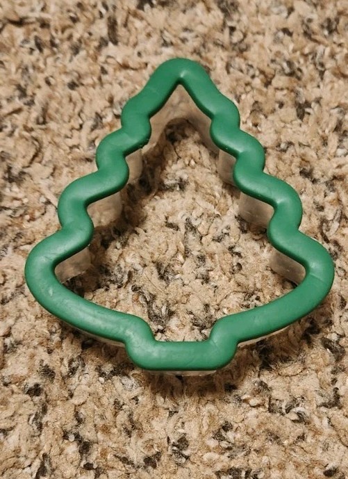 Lot of 5 Wilton Comfort-Grip Cookie Cutter Angel heart Star Tree gallery