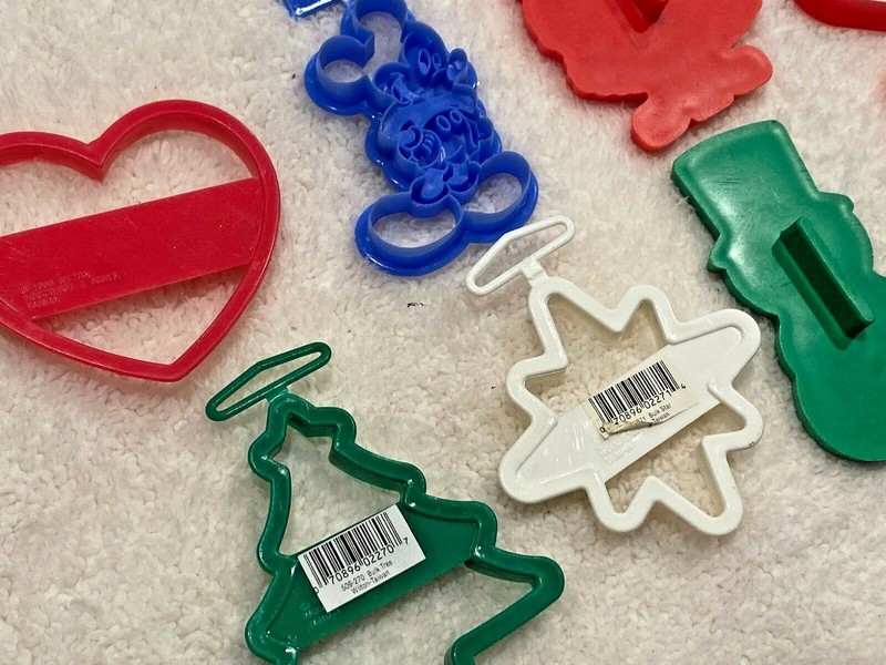 8 Wilton Hallmark Cookie Cutters Christmas Heart Mickey Mouse Star Snowman lot gallery