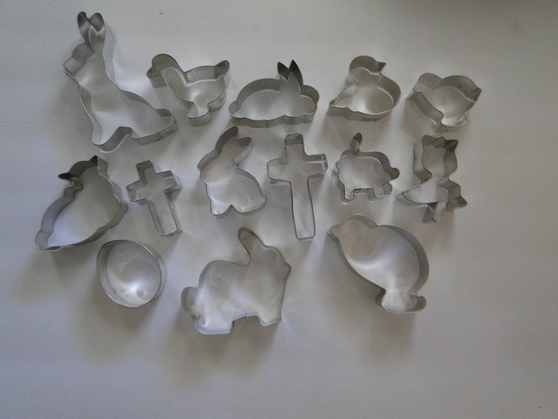 New Vintage Variety Metal Easter Cookie Cutter, & Crafts. 14 pieces, Lot 6