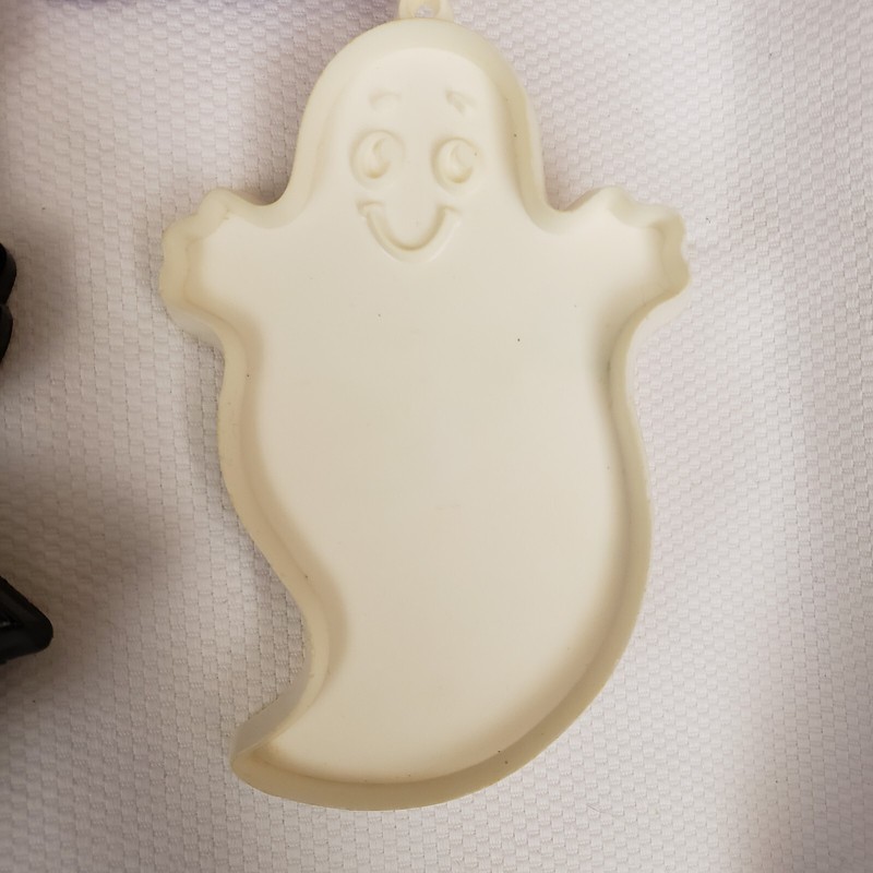 Lot 6 Halloween Holiday Cookie Cutters Hallmark Witches Ghost Cat Bat Pumpkin gallery