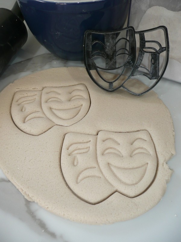 COMEDY AND TRAGEDY THEATRE DRAMA MASKS COOKIE CUTTER USA PR5229 gallery