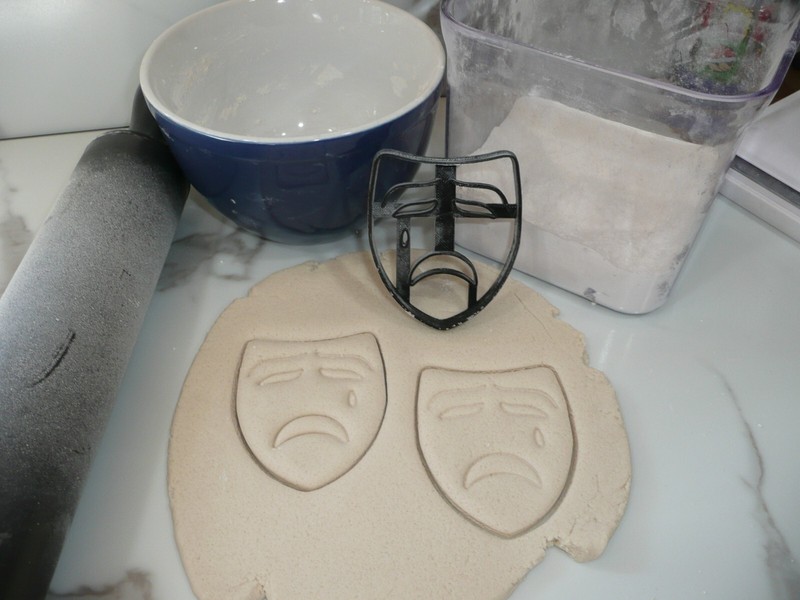 COMEDY TRAGEDY MASKS HAPPY SAD DRAMA THEATRE SET OF 3 COOKIE CUTTERS USA PR1928 gallery