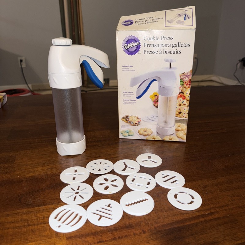 Wilton Comfort Grip COOKIE PRESS with 12 Discs Ergonomic Easy Squeeze Handle