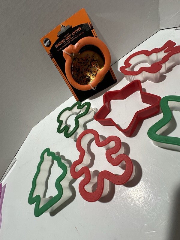 Lot Of 7 Cookie Cutters Holiday Themed Plastic gallery