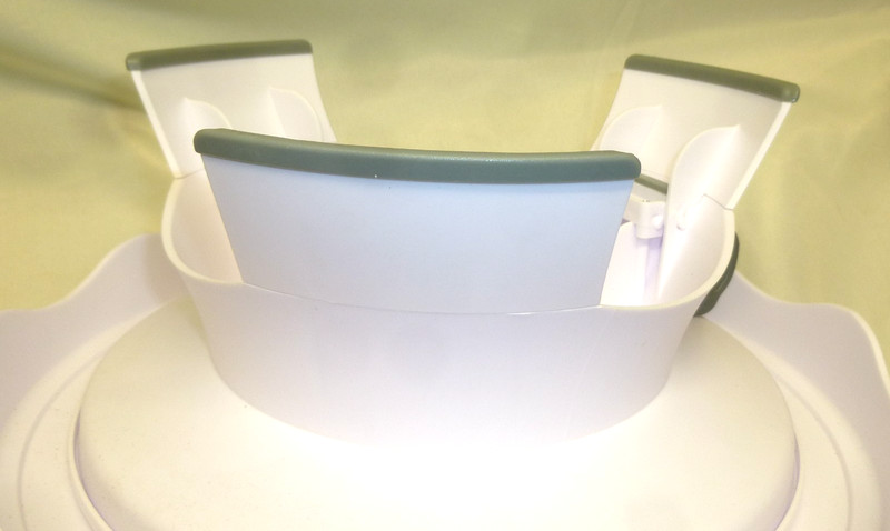 Wilton High & Low Lazy Susan Cake Decorating Pie Dessert Turntable White EUC gallery
