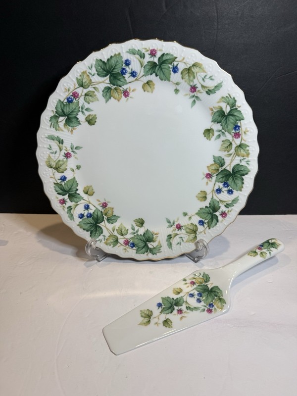 Andrea by Sadek Blackberries & Vines Cake Plate & Server Porcelain Gold Trim