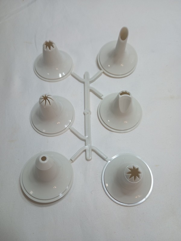 Pampered Chef Easy Accent Decorator 1778 Set of 6 Different TIPS see description gallery
