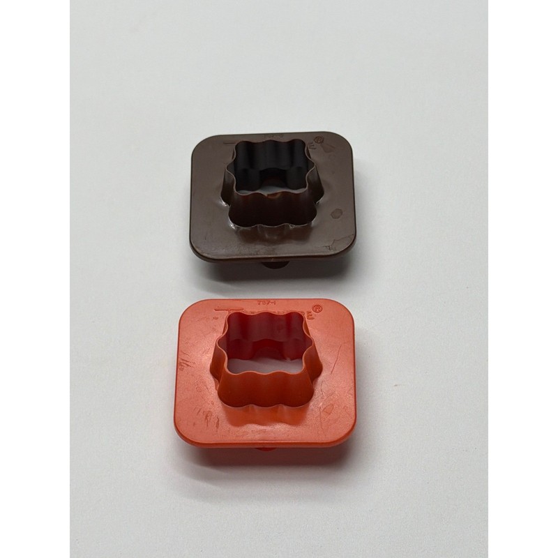 Vintage Tupperware Cookie Cutters Set of 2 Scalloped Square Orange Brown 797-1 6