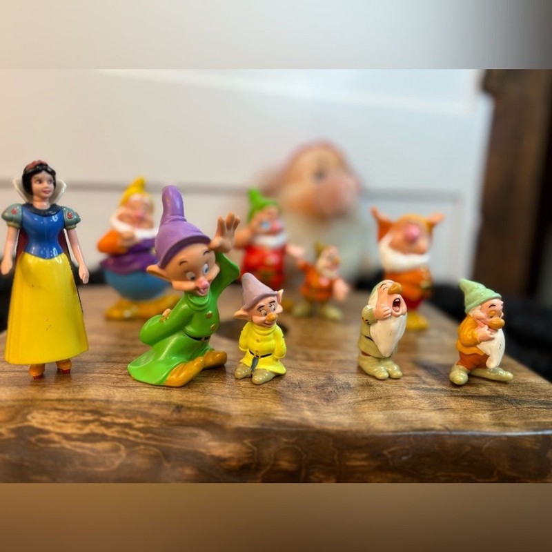 Snow White & 7 Dwarfs Set Hard Plastic + Plush Grumpy Disney Cake Toppers Lot gallery
