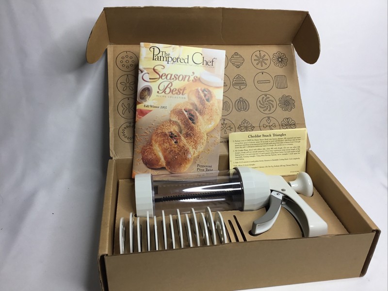 Pampered Chef COOKIE PRESS~#1525~2 Cup~only 13 Disks~Instructions~Recipes