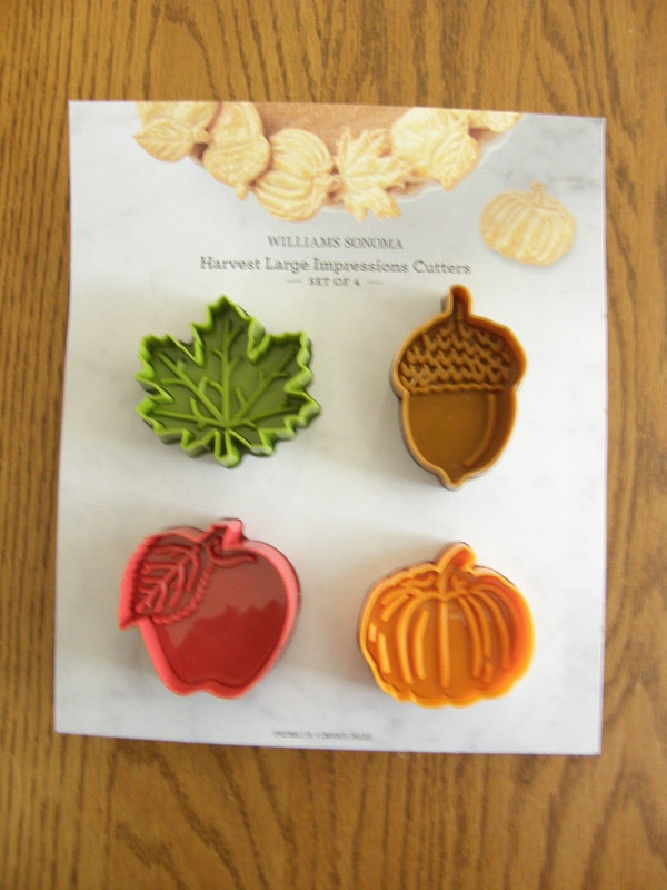 Set 4: Williams Sonoma Large Fall Pie Punches, Apple, Leaf, Acorn, Pumpkin - New